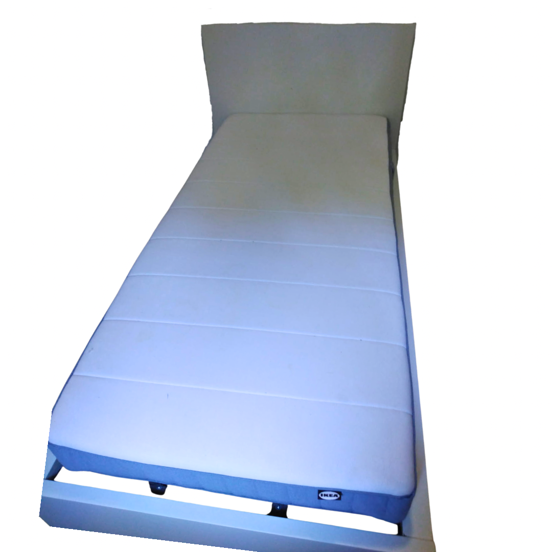 Lit IKEA avec matelas + 2 tiroirs