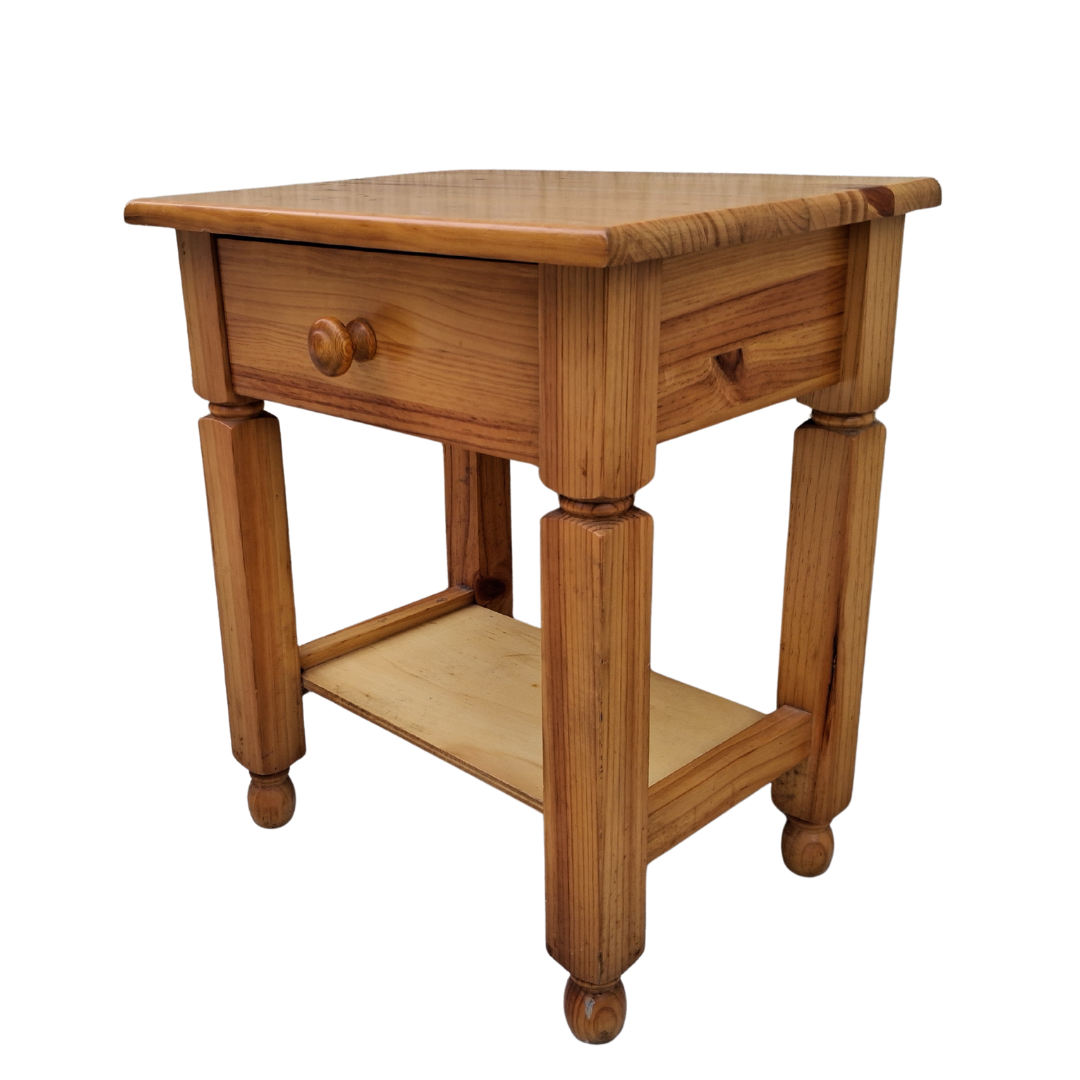 Table chevet en pin