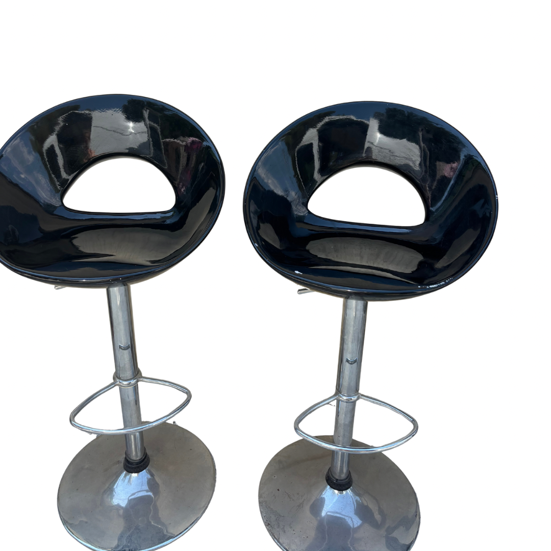 Table haute + 2 chaises de bar