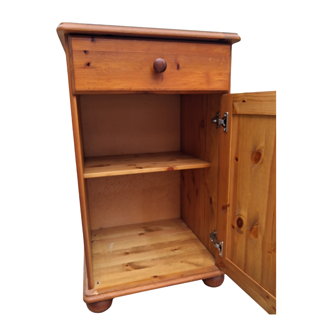 Meuble d'appoint en pin