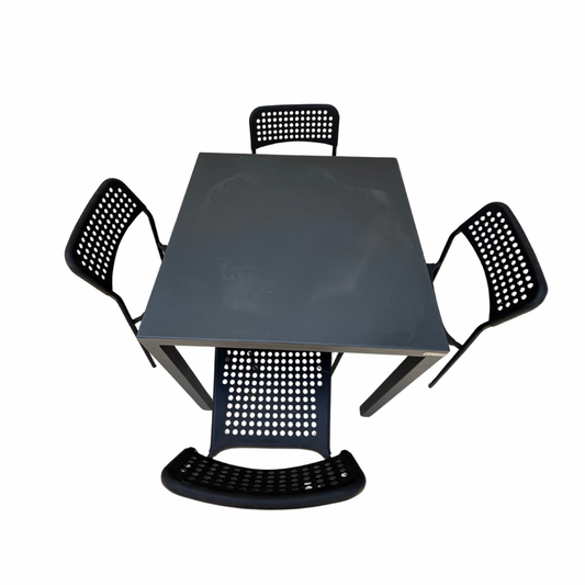 Table à manger + 4 Chaises