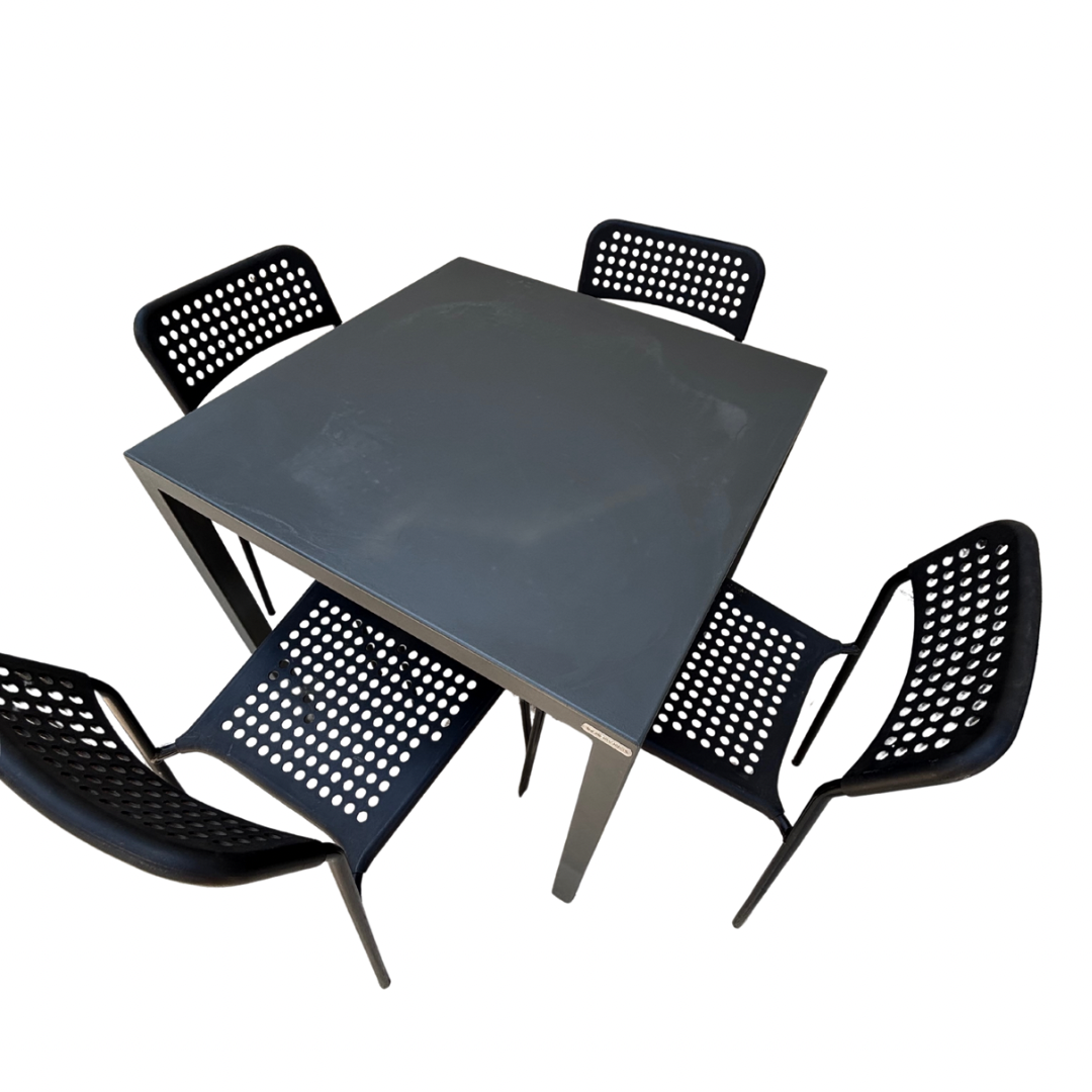 Table à manger + 4 Chaises