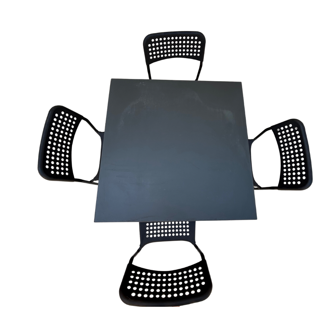 Table à manger + 4 Chaises